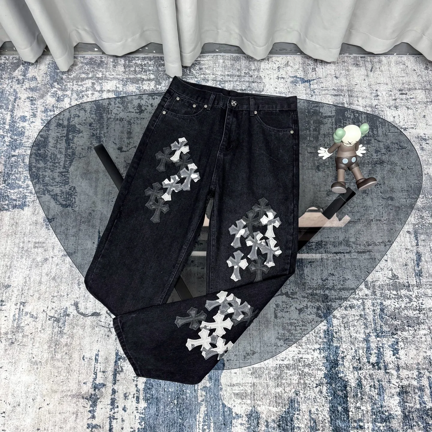 P260 Chrome Hearts Chrome Hearts Black Multi-leather Elements Full of Details Washed Jeans Authentically Restore the Ultimate Vintage Texture Three-Dimensional Fit Loose and Comfortable, Not Slimming Appearing Tall and Slim Made by a Manufacturer Original Quality Control Same Style for Men and Women Can Be Matched for Couples Versatile Recommendations Must-Have Jeans for All Seasons Fashionistas Have Been Disappointed From the Quality Selection of Fabrics, Cutting of Details, and Matching of Patterns, Everything Is Impeccable! The upper body is so handsome when worn...it can be easily worn by men, women and children! The craftsmanship is made of heavy-duty washed pure cotton denim fabric. After washing, it is soft and thick and looks very stylish when worn. Color: black Size: 28 30 32 34 36